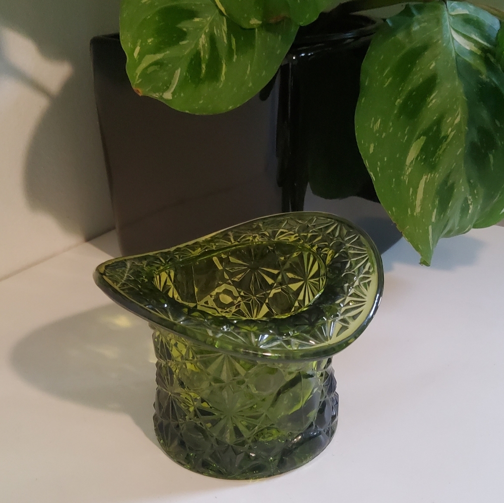 Vintage Indiana Glass Daisy and Button Top Hat Vase